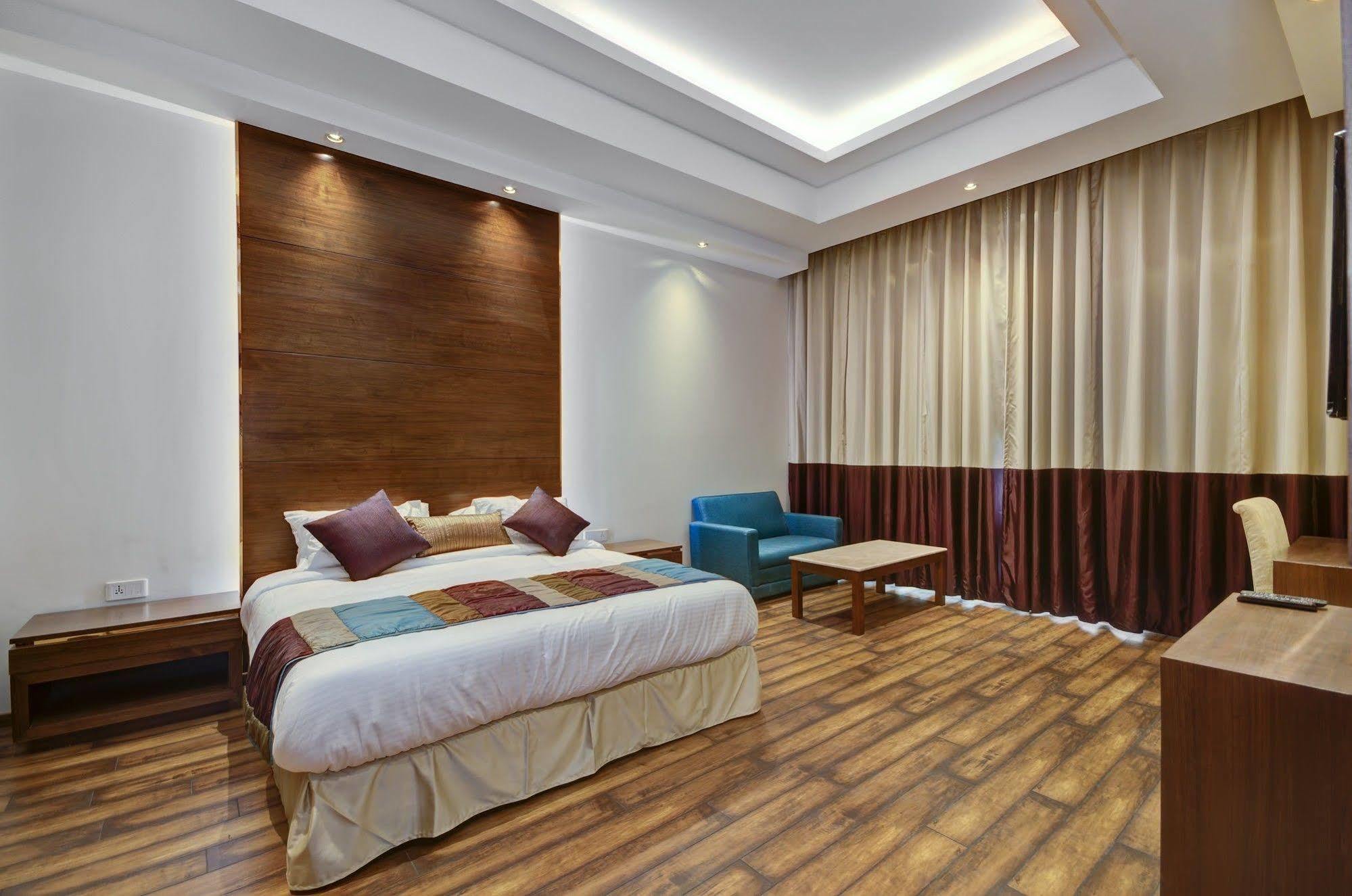 La Sagrita Hotel New Delhi Exterior photo